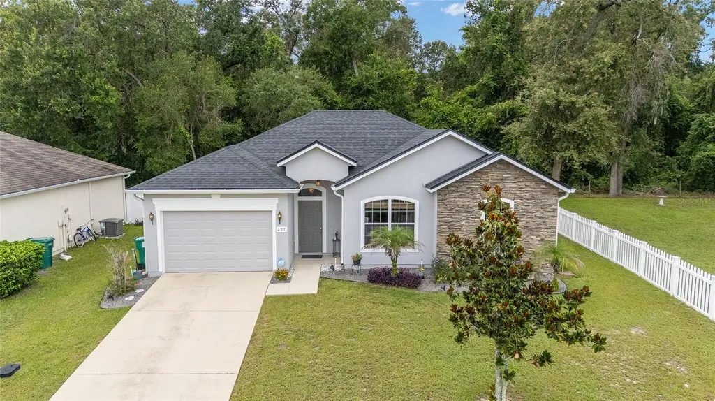 427 Cierra Oaks Circle Lady Lake FL 32159