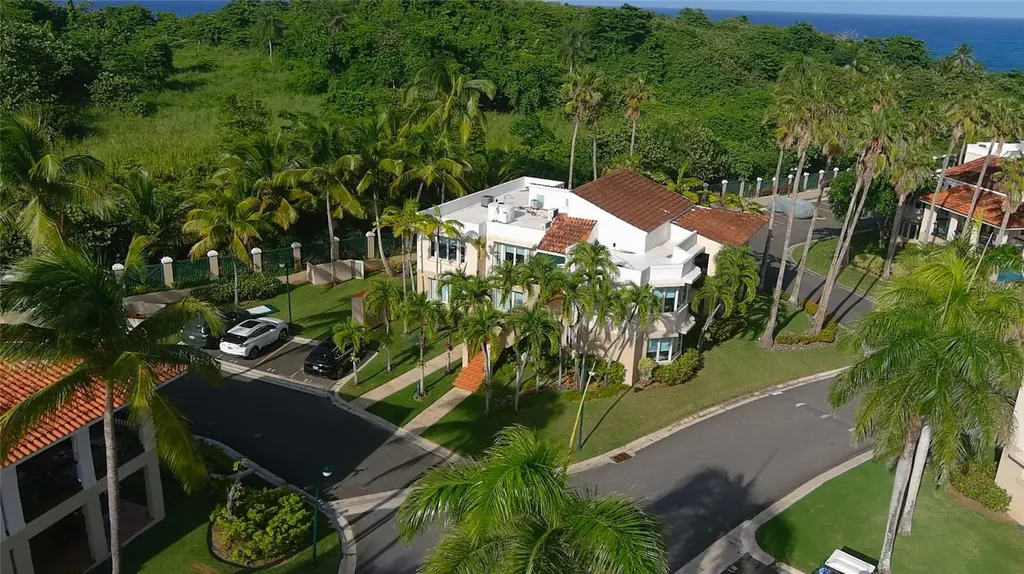 86 86 Vega Alta PR 00692