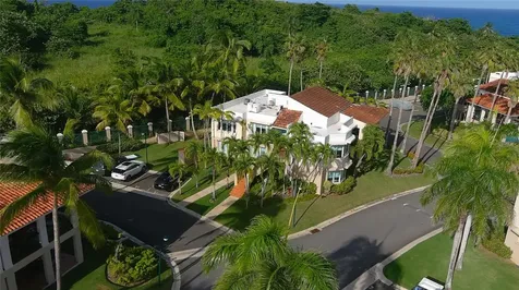 86 86 Vega Alta PR 00692