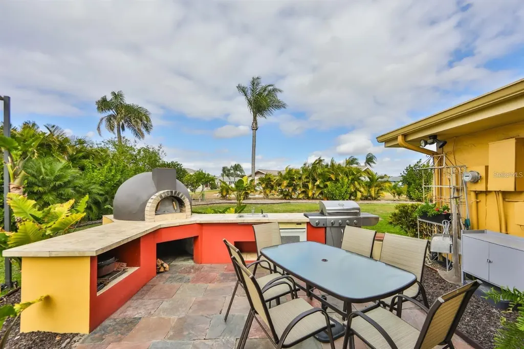 1820 El Rancho Drive Sun City Center FL 33573