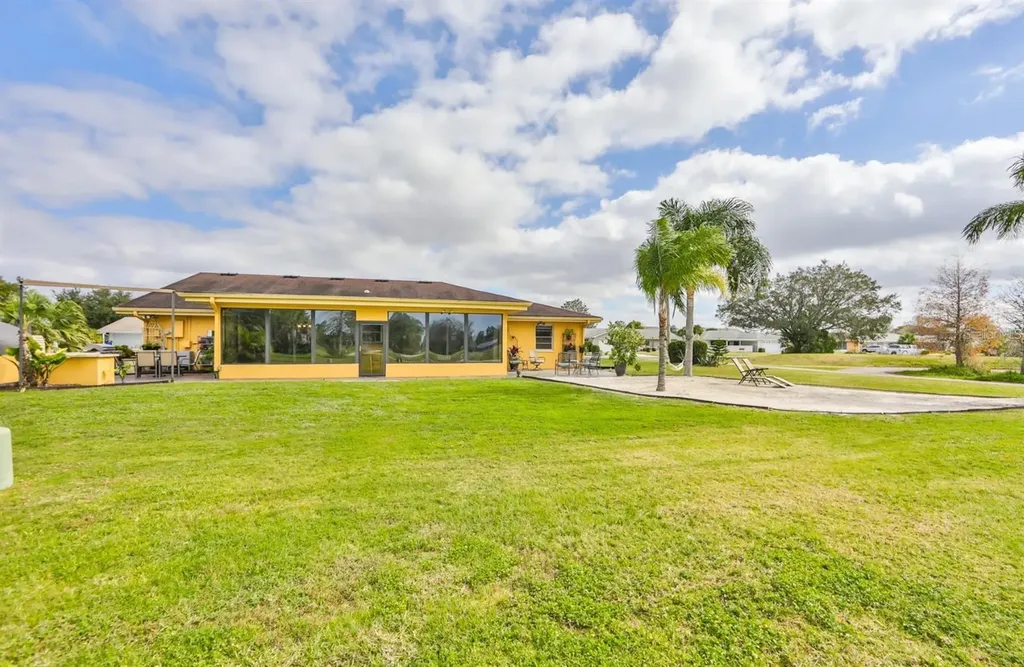 1820 El Rancho Drive Sun City Center FL 33573