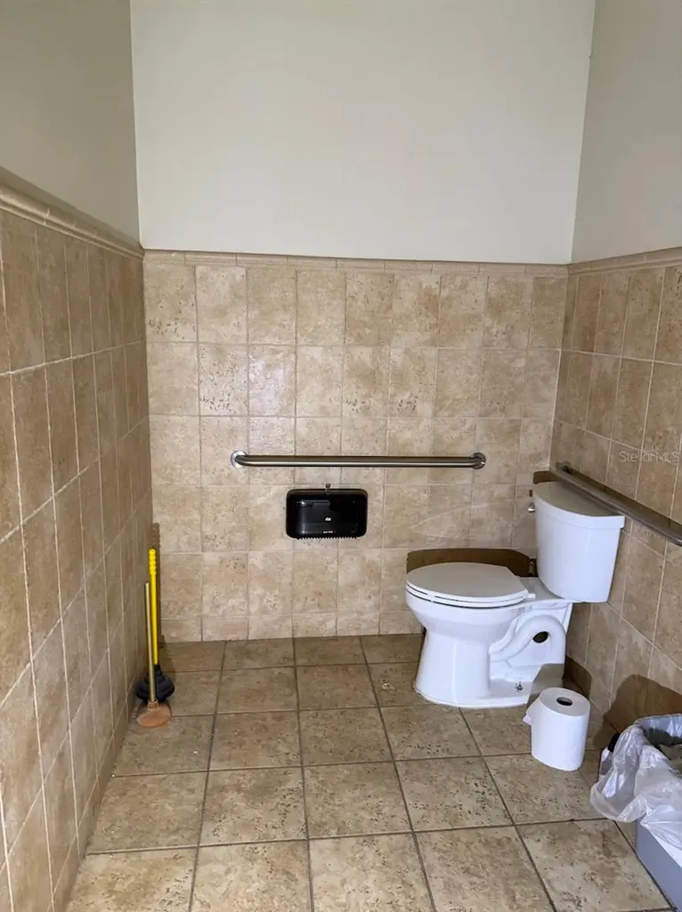 1400 S Us Highway 441, Building 910 Lady Lake FL 32159