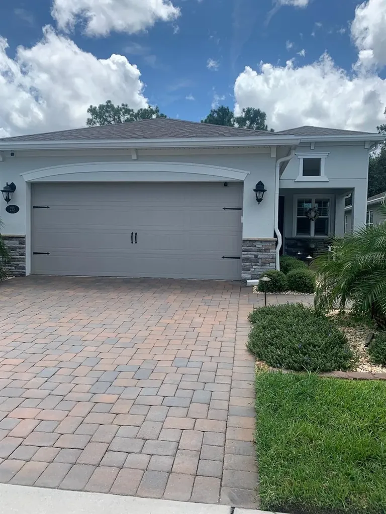 233 Old Moss Circle Deland FL 32724