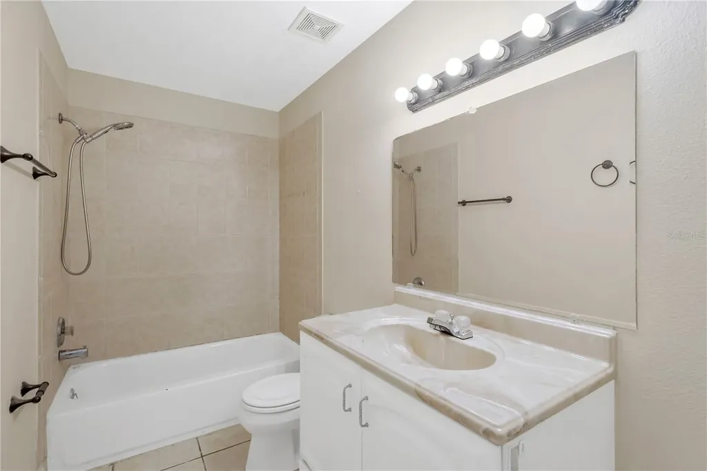 808 1st Avenue NE Ruskin FL 33570