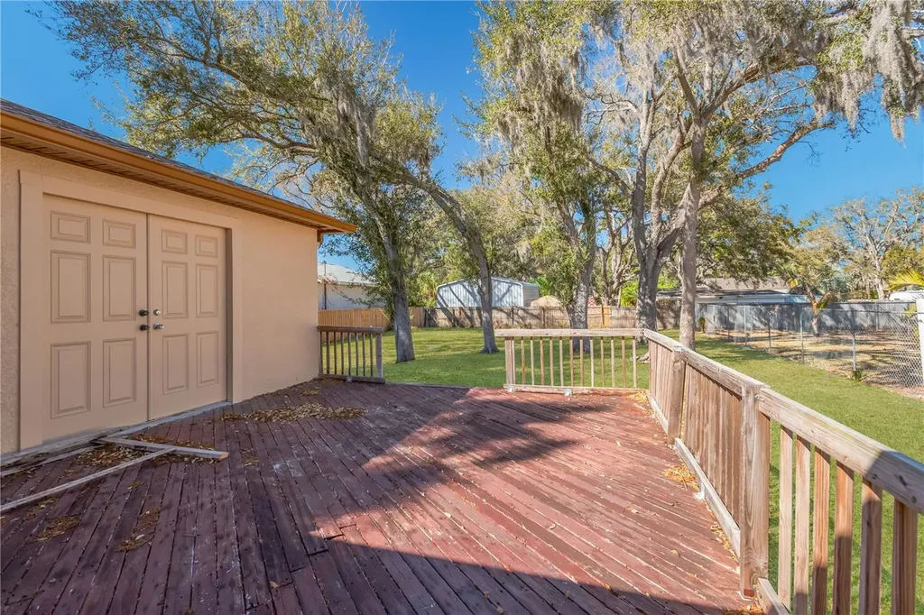 808 1st Avenue NE Ruskin FL 33570