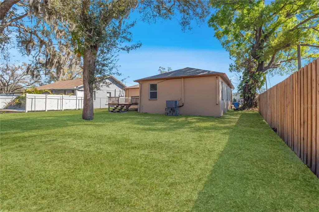 808 1st Avenue NE Ruskin FL 33570