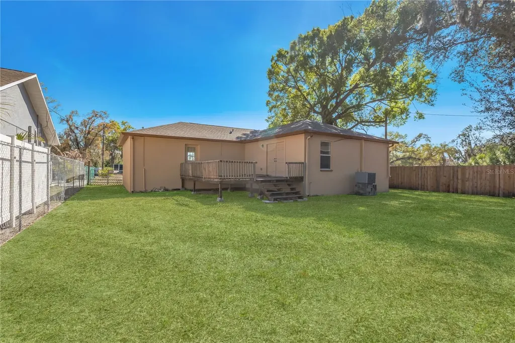 808 1st Avenue NE Ruskin FL 33570