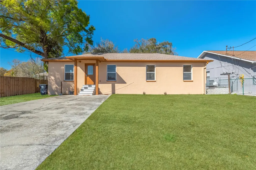 808 1st Avenue NE Ruskin FL 33570