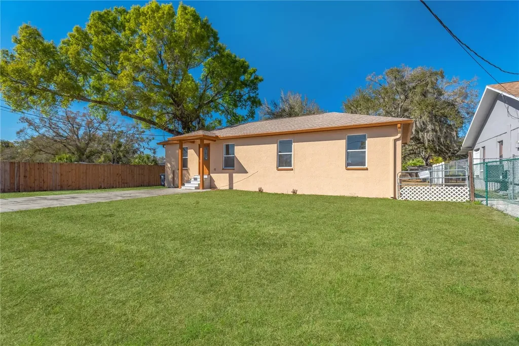 808 1st Avenue NE Ruskin FL 33570