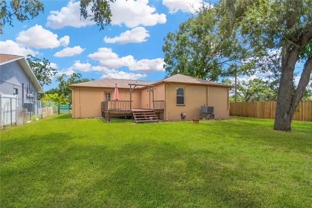 808 1st Avenue NE Ruskin FL 33570