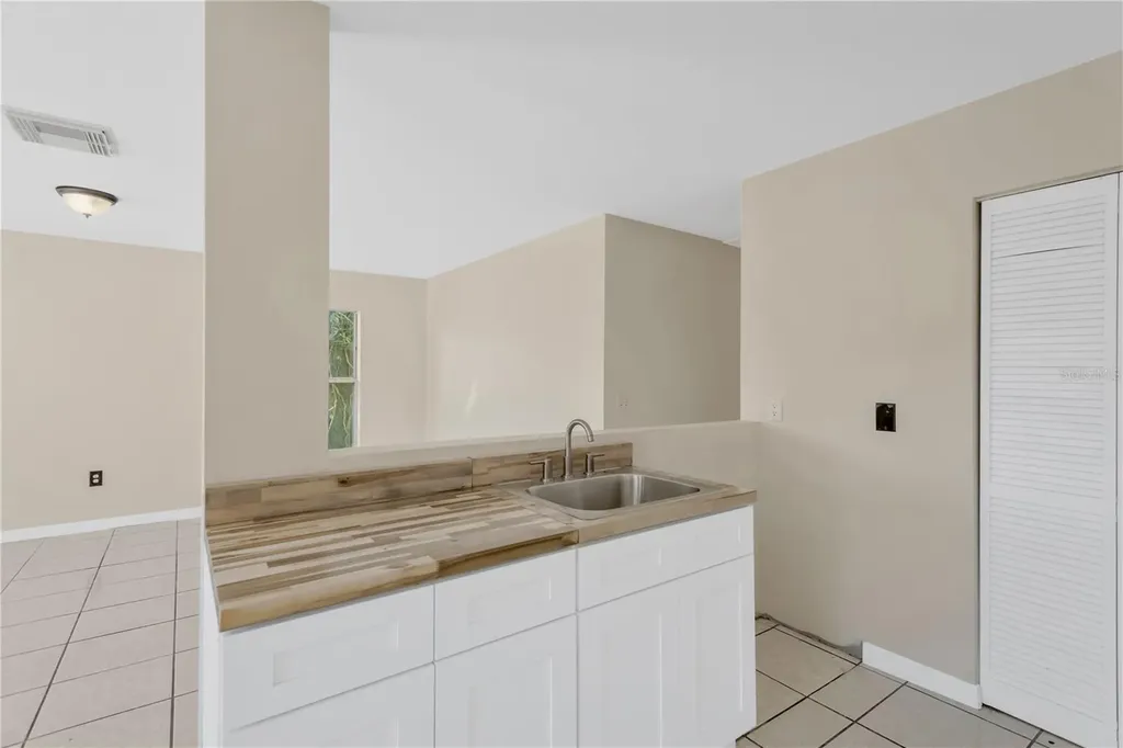 808 1st Avenue NE Ruskin FL 33570