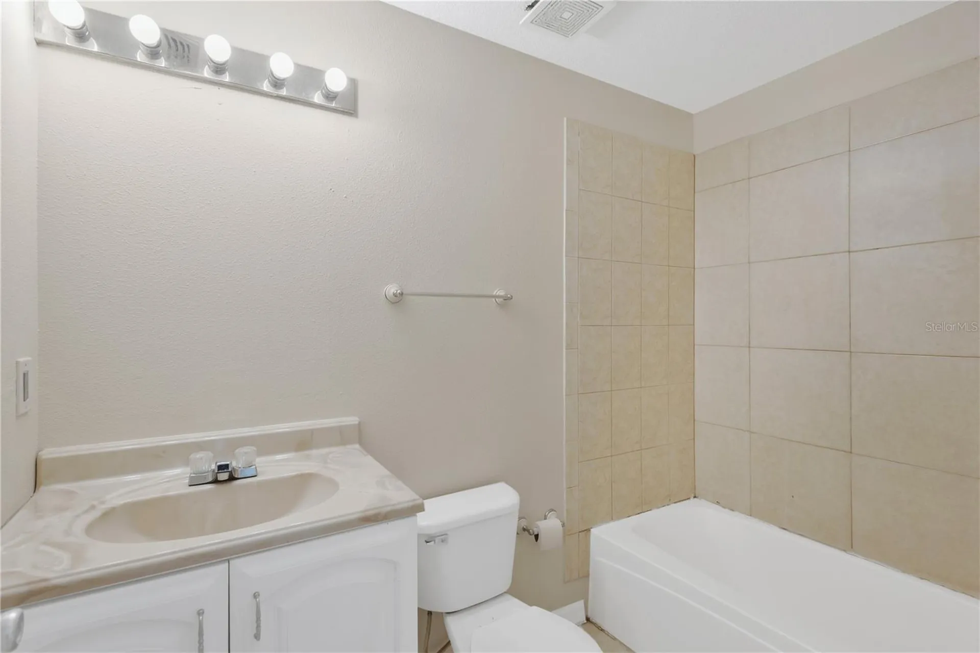808 1st Avenue NE Ruskin FL 33570