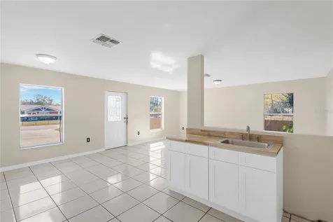 808 1st Avenue NE Ruskin FL 33570