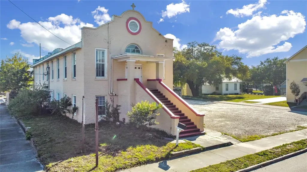 953 E 11th Avenue Tampa FL 33605