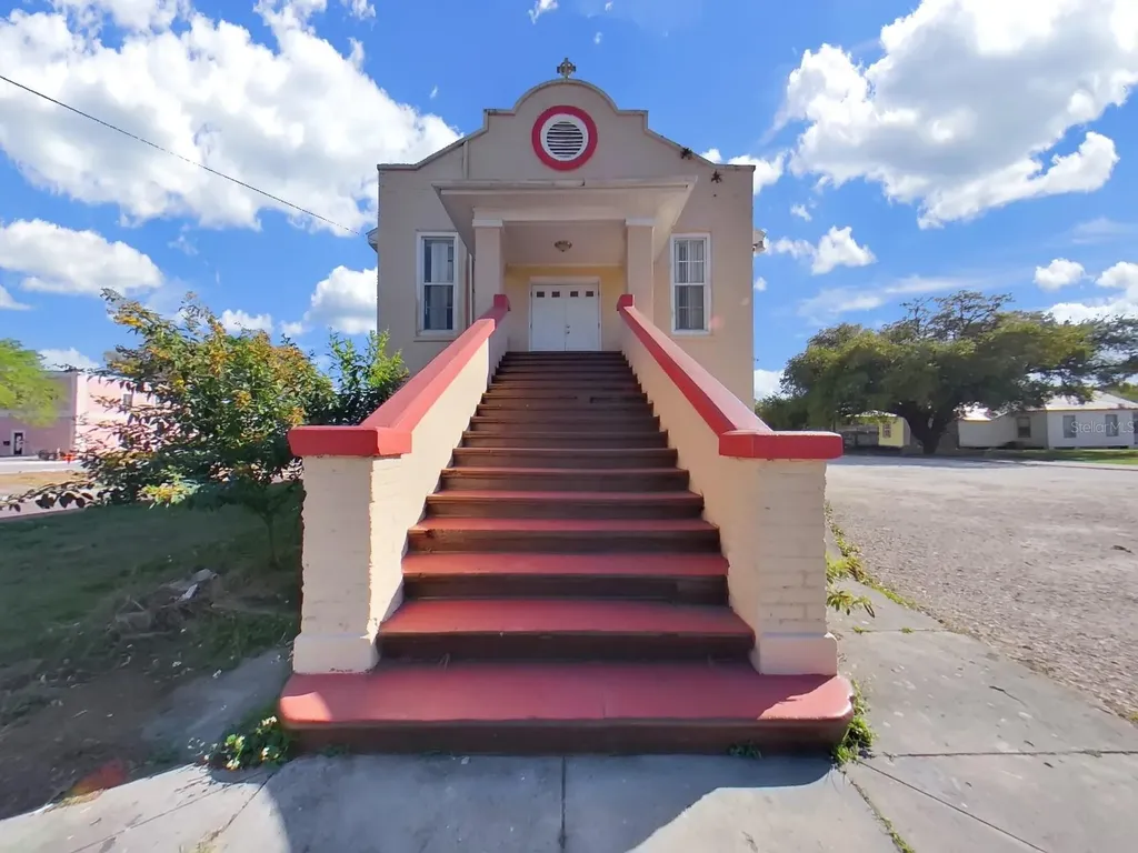 953 E 11th Avenue Tampa FL 33605