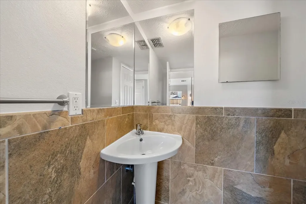 795 Plymouth Street Sarasota FL 34242