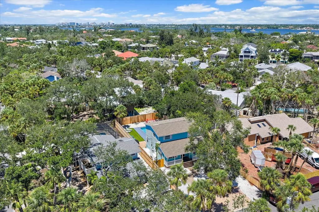 795 Plymouth Street Sarasota FL 34242