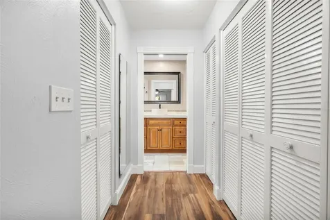 4207 Charing Cross Road Sarasota FL 34241