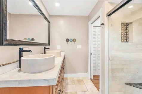 4207 Charing Cross Road Sarasota FL 34241