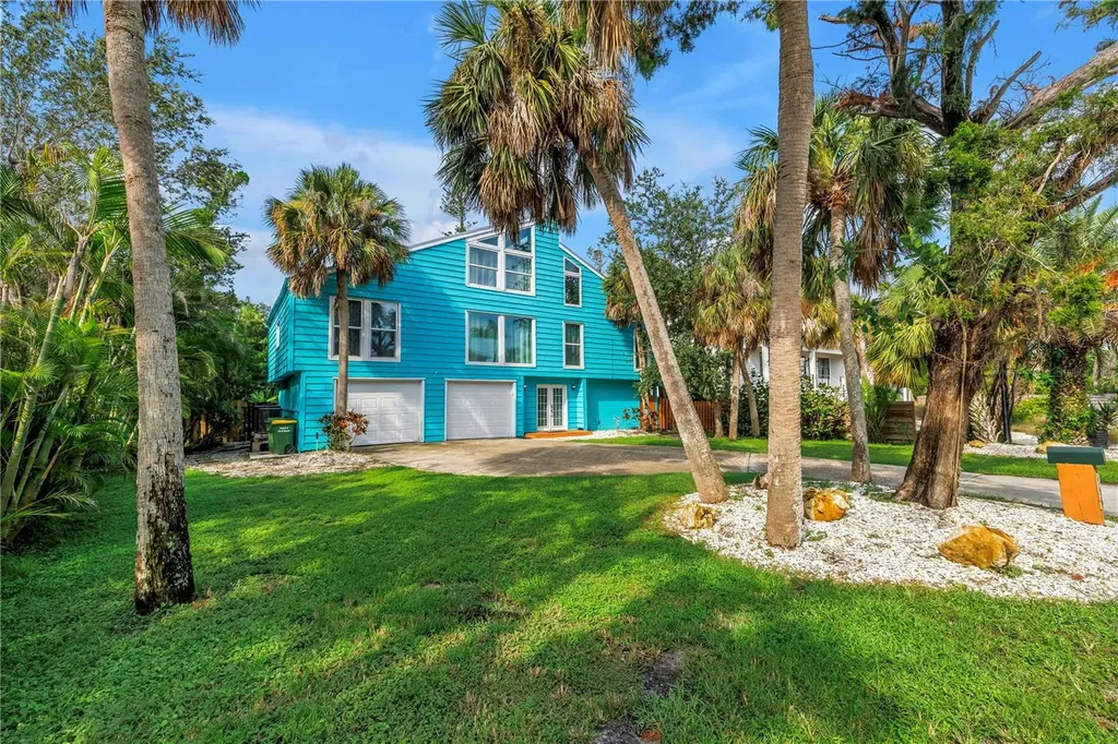 156 Siesta Drive Sarasota FL 34242