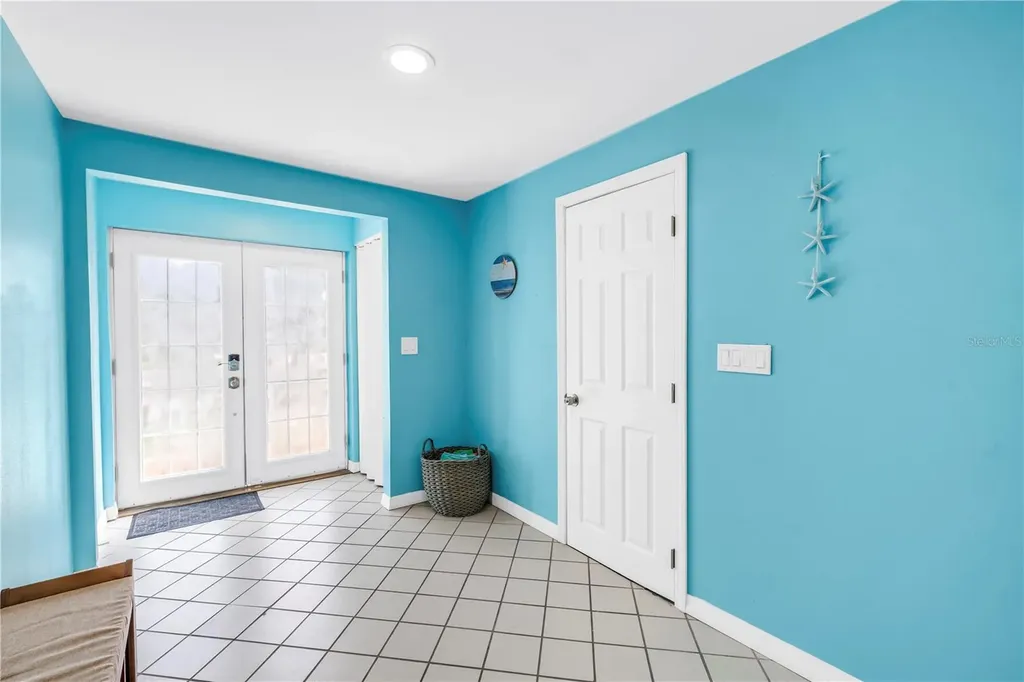 156 Siesta Drive Sarasota FL 34242