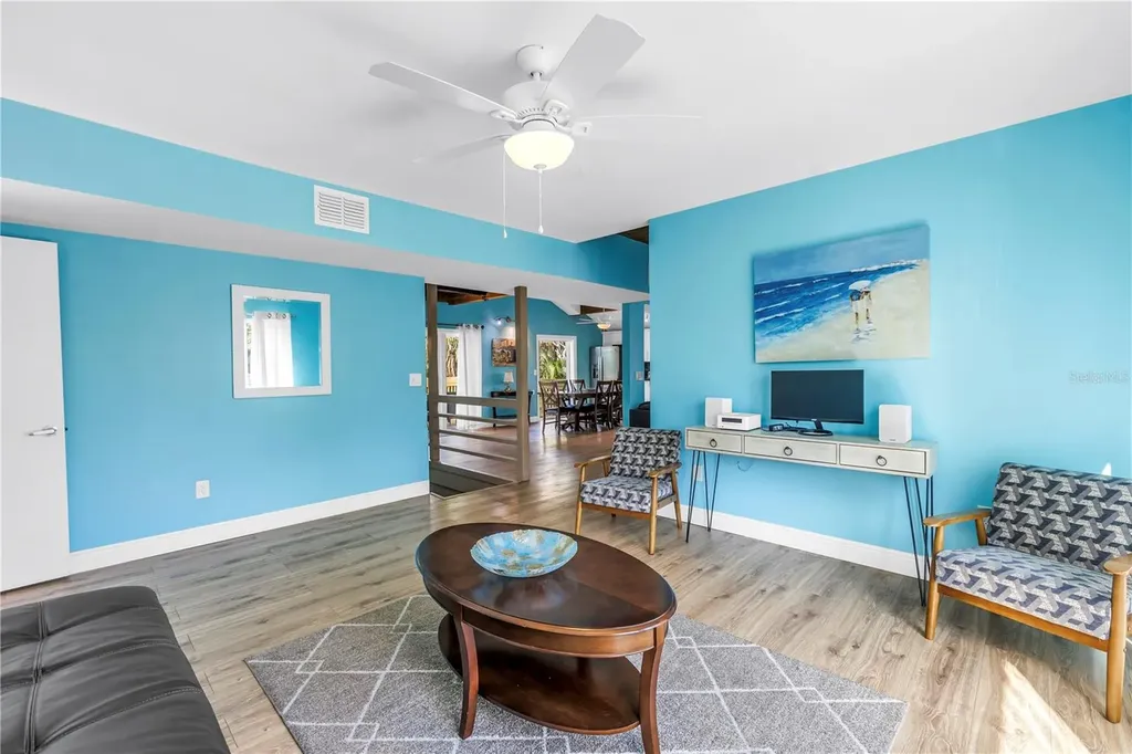 156 Siesta Drive Sarasota FL 34242