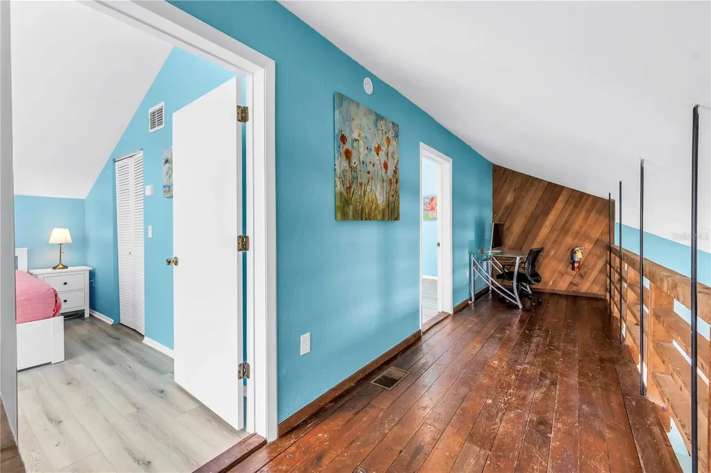156 Siesta Drive Sarasota FL 34242