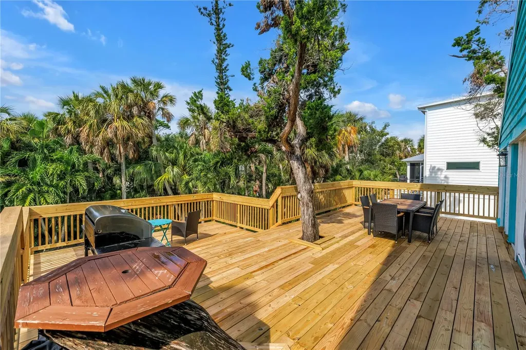 156 Siesta Drive Sarasota FL 34242