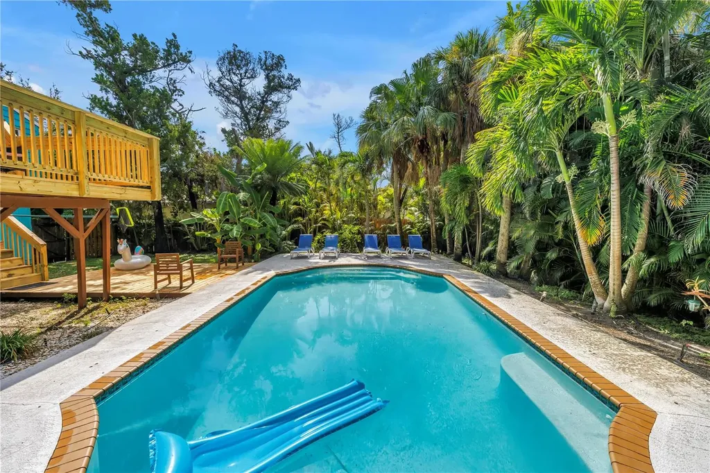 156 Siesta Drive Sarasota FL 34242
