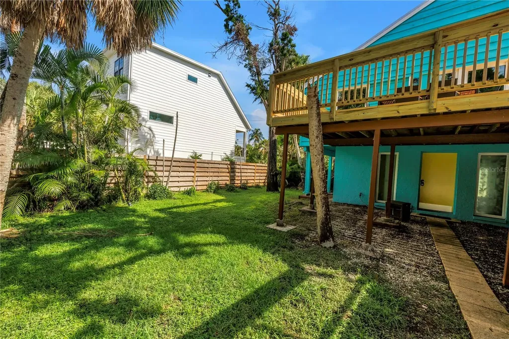 156 Siesta Drive Sarasota FL 34242