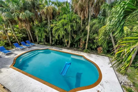 156 Siesta Drive Sarasota FL 34242