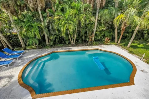 156 Siesta Drive Sarasota FL 34242