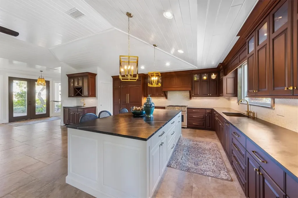 513 Bayview Place Anna Maria FL 34216