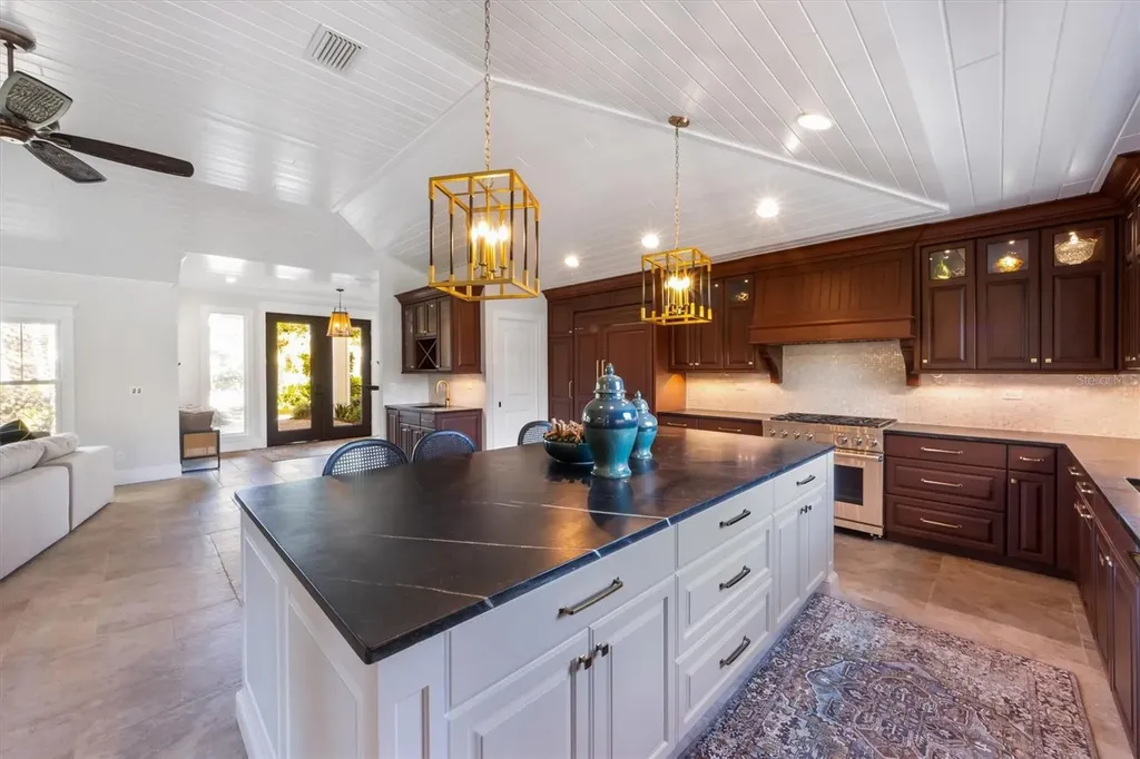 513 Bayview Place Anna Maria FL 34216