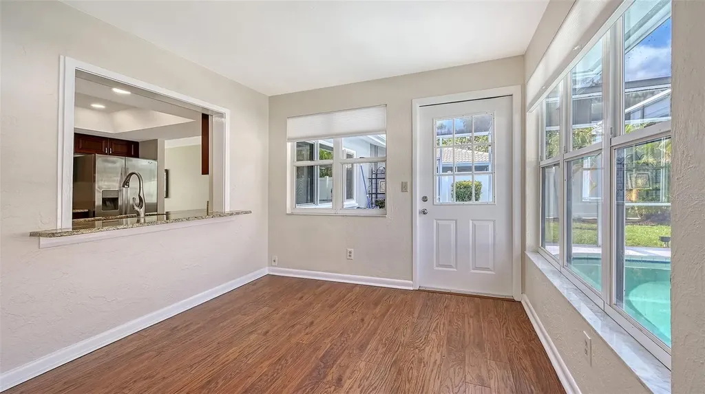 2852 Captiva Drive Sarasota FL 34231