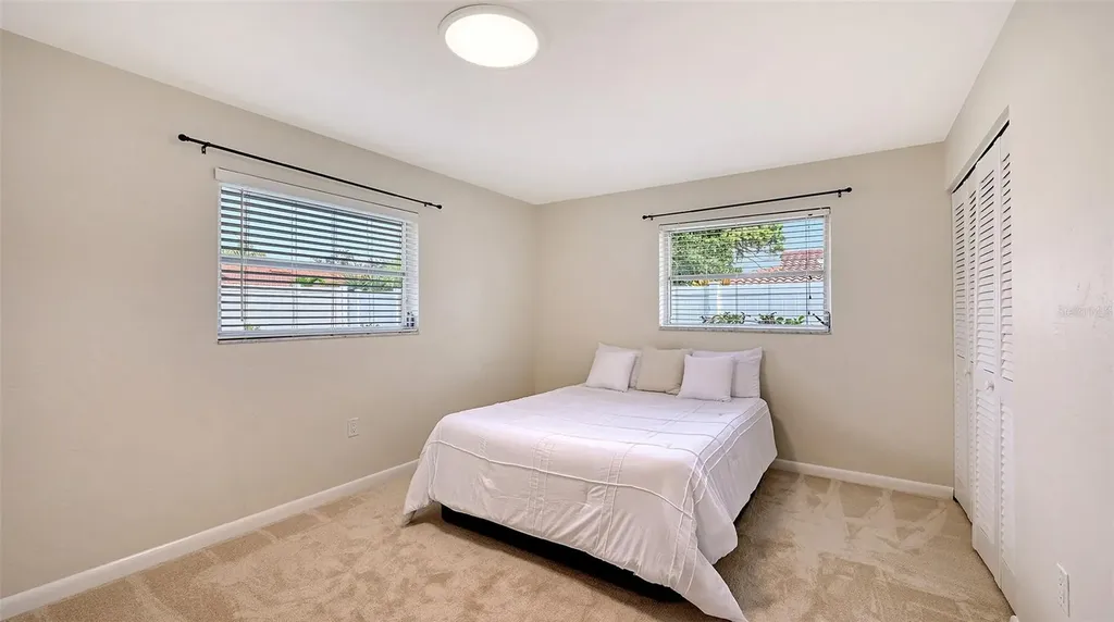 2852 Captiva Drive Sarasota FL 34231