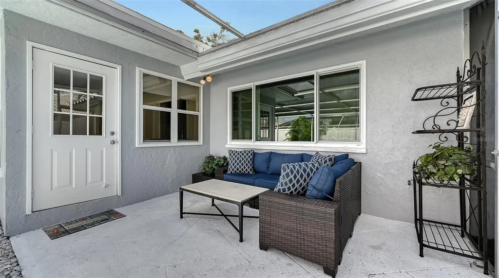 2852 Captiva Drive Sarasota FL 34231