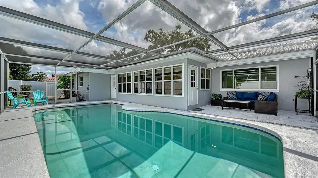 2852 Captiva Drive Sarasota FL 34231