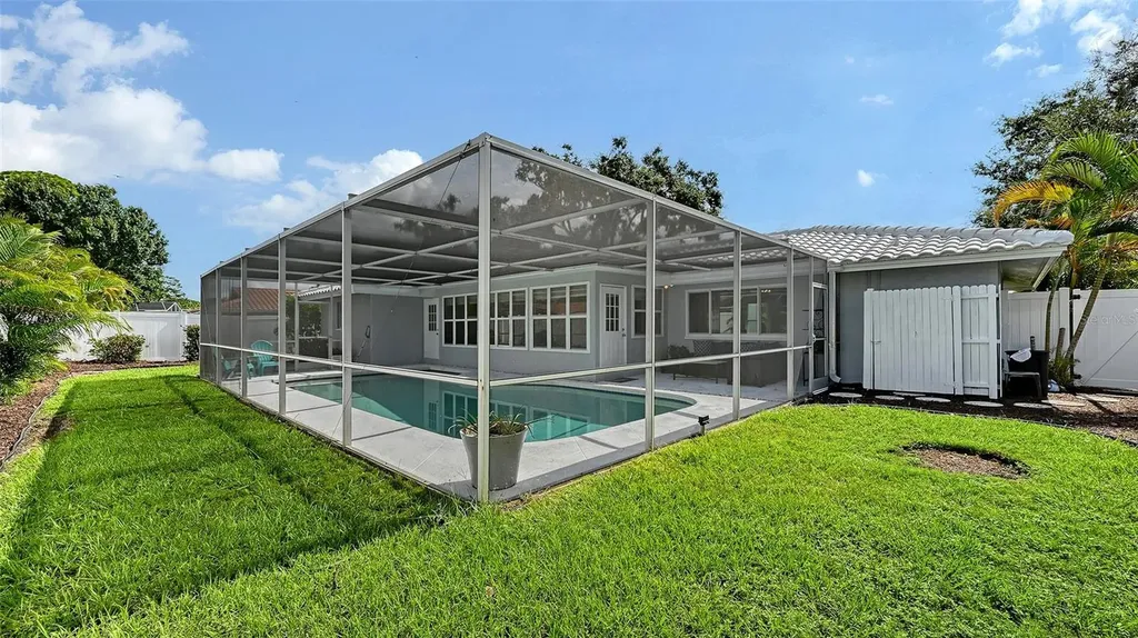 2852 Captiva Drive Sarasota FL 34231