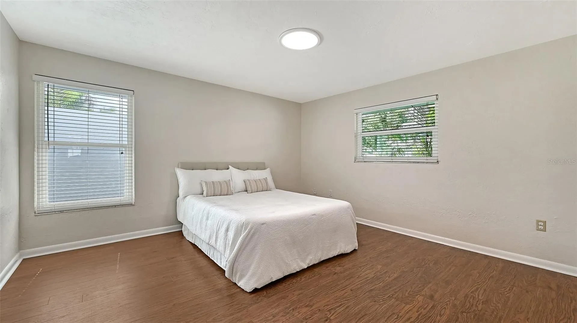 2852 Captiva Drive Sarasota FL 34231