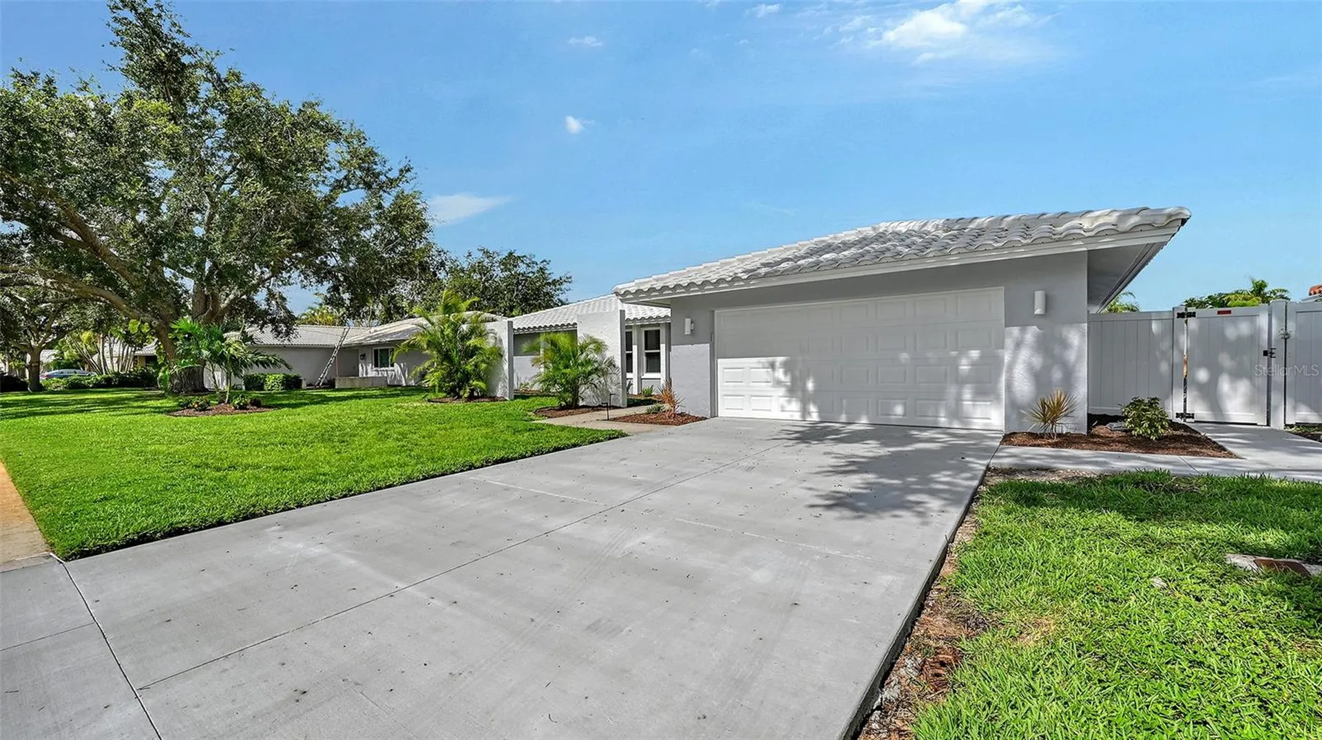 2852 Captiva Drive Sarasota FL 34231