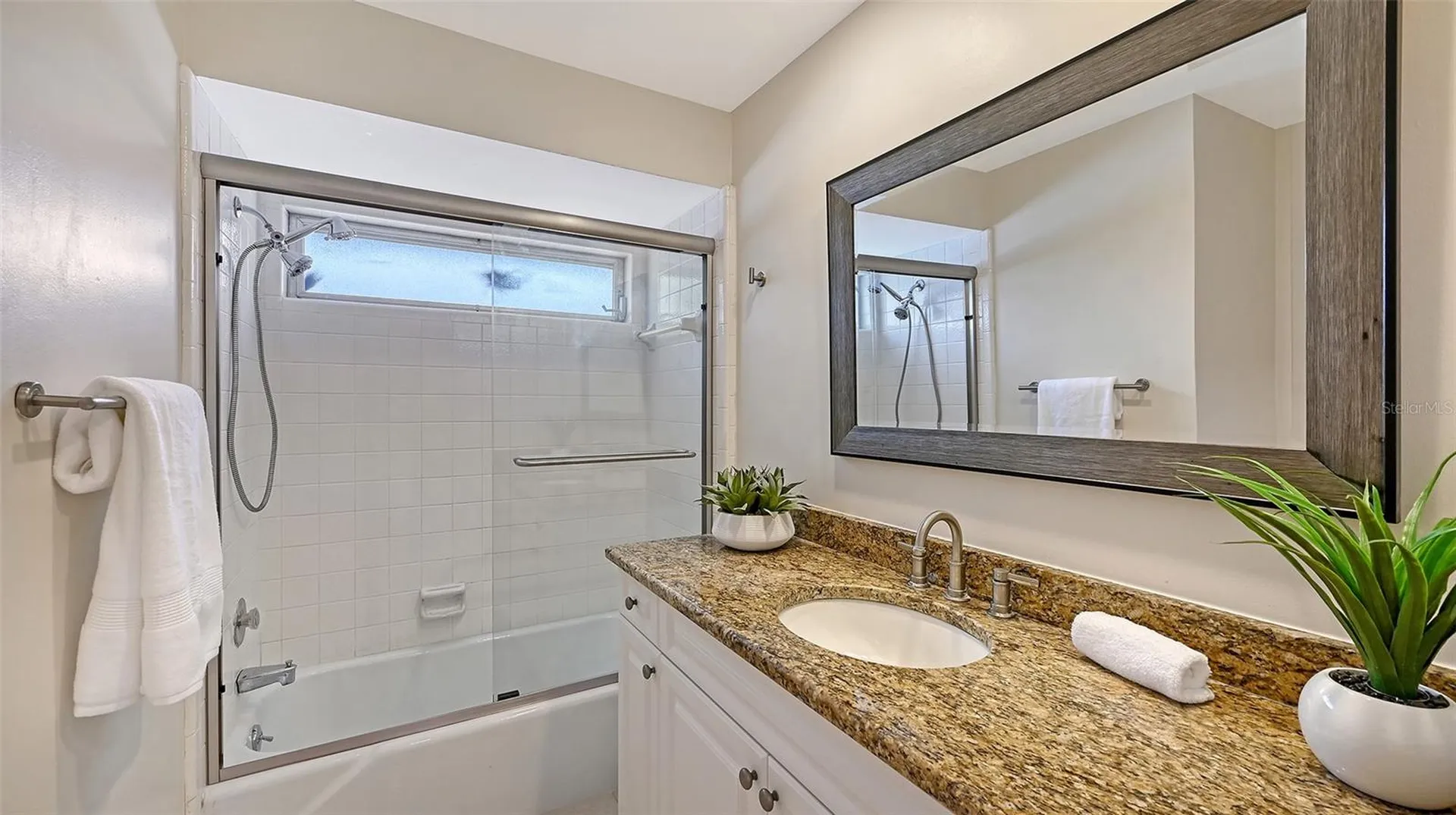 2852 Captiva Drive Sarasota FL 34231