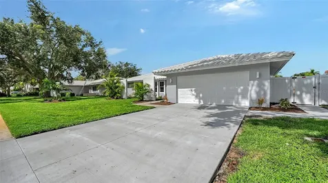 2852 Captiva Drive Sarasota FL 34231