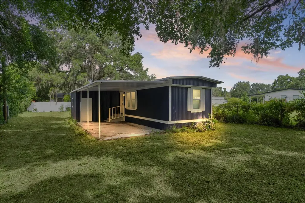27301 Lemon Avenue Okahumpka FL 34762