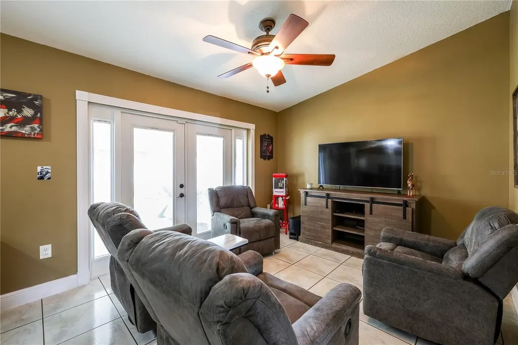 3505 SE 16th Place Cape Coral FL 33904