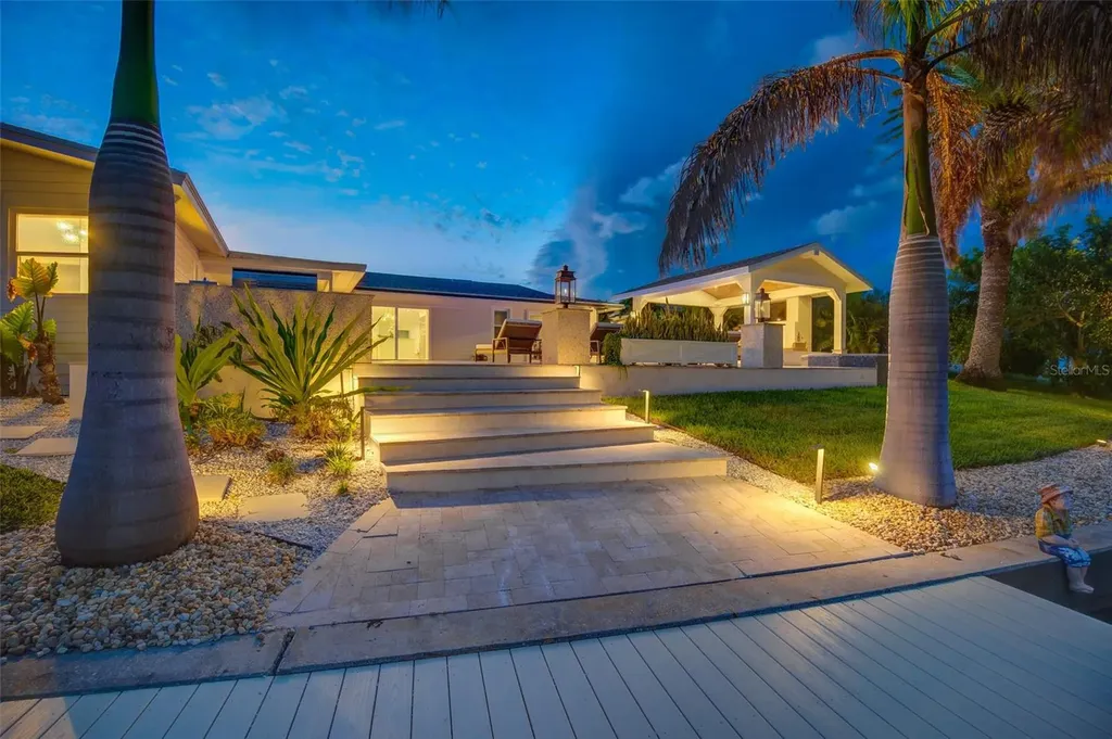 807 Snug Island Clearwater FL 33767