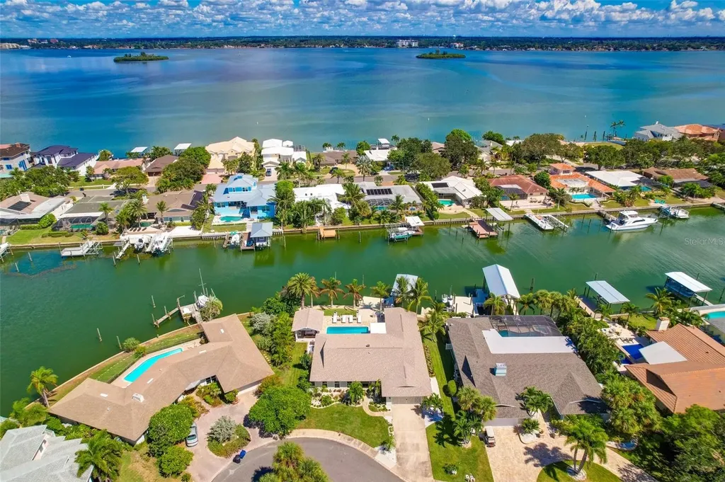 807 Snug Island Clearwater FL 33767