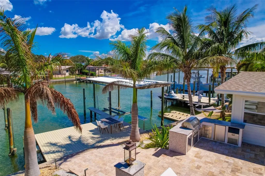 807 Snug Island Clearwater FL 33767