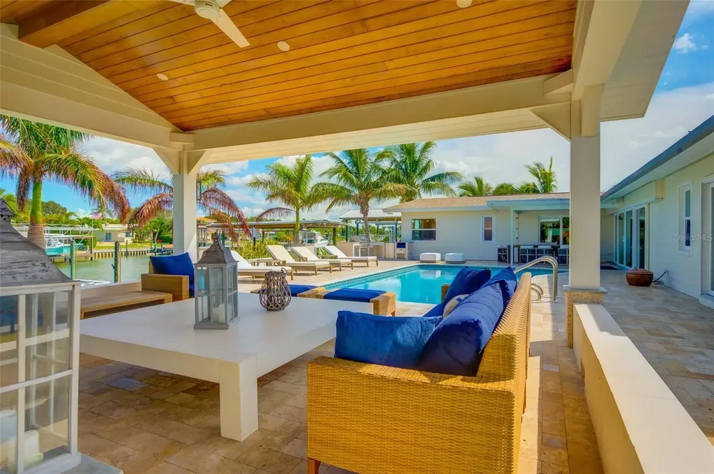 807 Snug Island Clearwater FL 33767