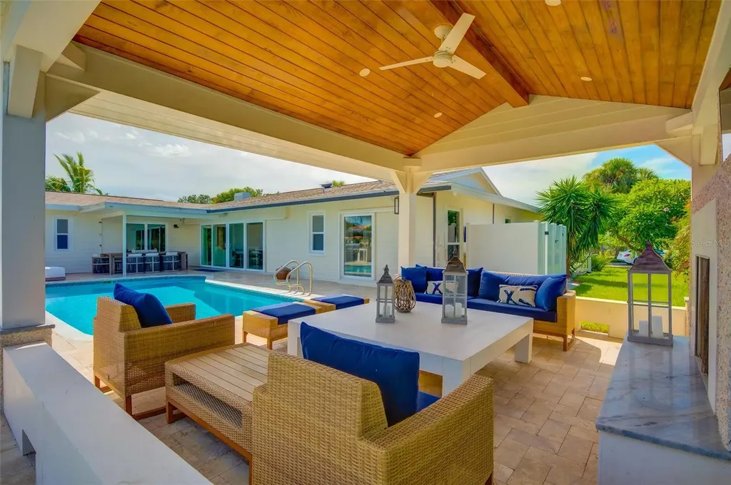 807 Snug Island Clearwater FL 33767